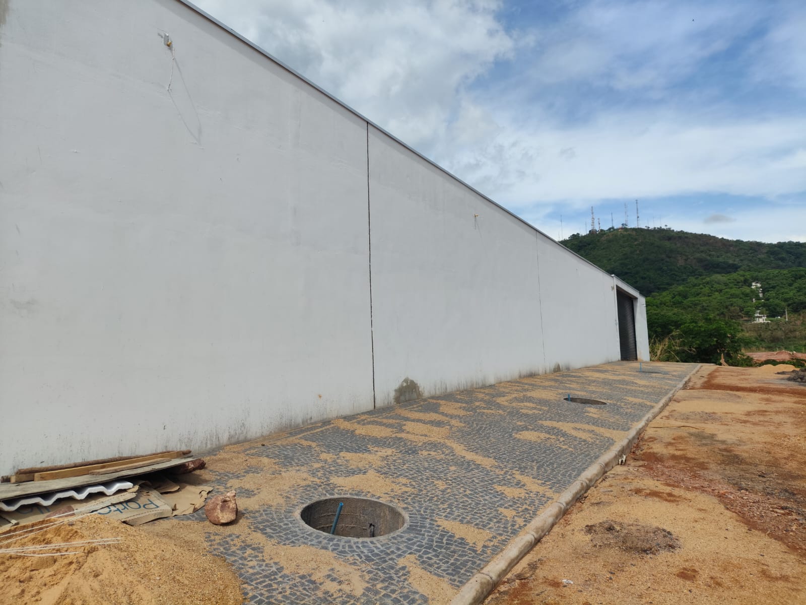 Fachada de casa moderna executada pela Zarvex Engenharia