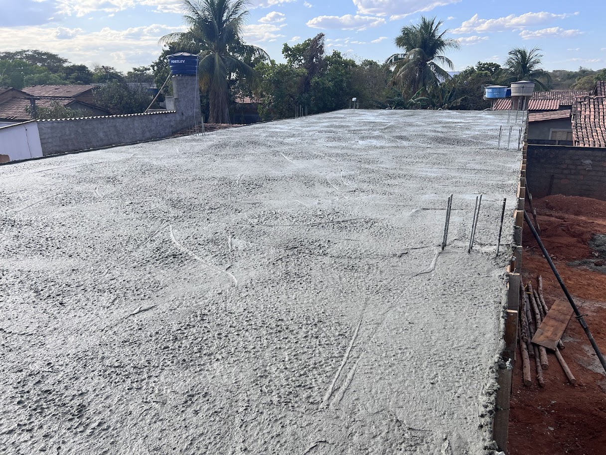 Laje concretada em obra industrial
